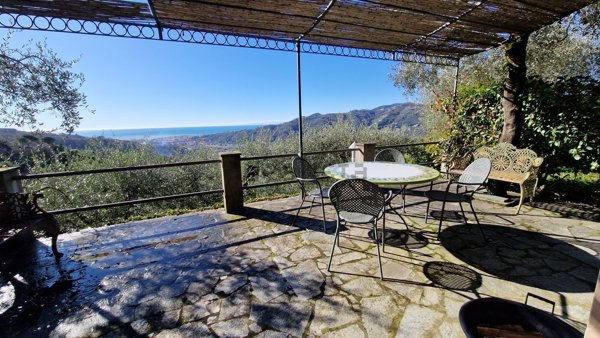 casa indipendente in vendita a Cogorno in zona San Salvatore