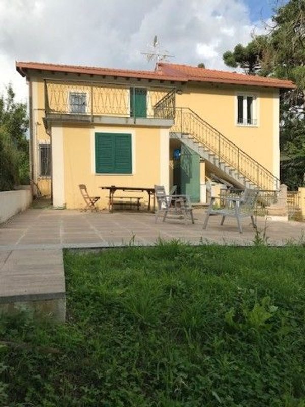 casa indipendente in vendita a Cogorno in zona Monticelli