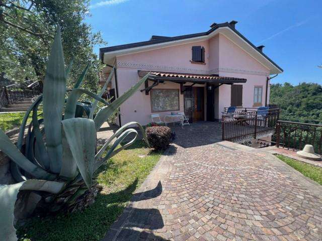 casa indipendente in vendita a Cogorno in zona San Salvatore