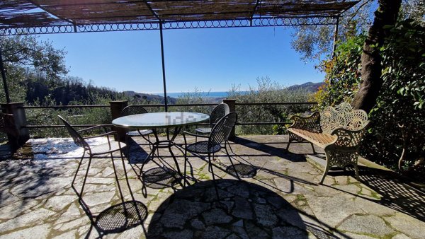 casa indipendente in vendita a Cogorno in zona San Salvatore