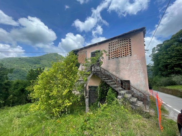 casa indipendente in vendita a Cogorno in zona Monticelli