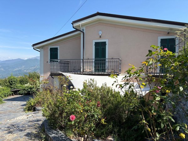 casa indipendente in vendita a Cogorno in zona Chiappe