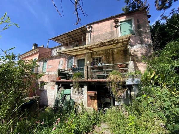 esavano in vendita a Cogorno in zona San Salvatore