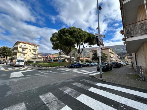 negozio in vendita a Cogorno in zona San Salvatore