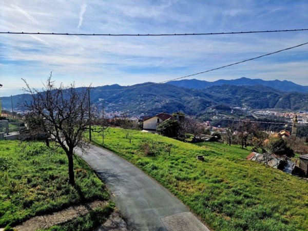 terreno in vendita a Cogorno in zona Chiappe