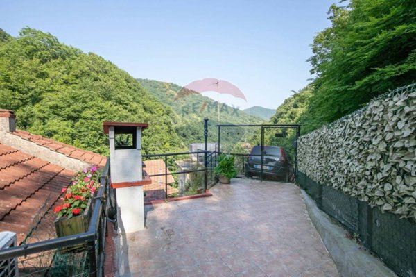 casa indipendente in vendita a Crocefieschi