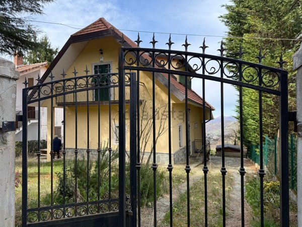 casa indipendente in vendita a Crocefieschi