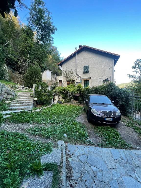 casa indipendente in vendita a Davagna