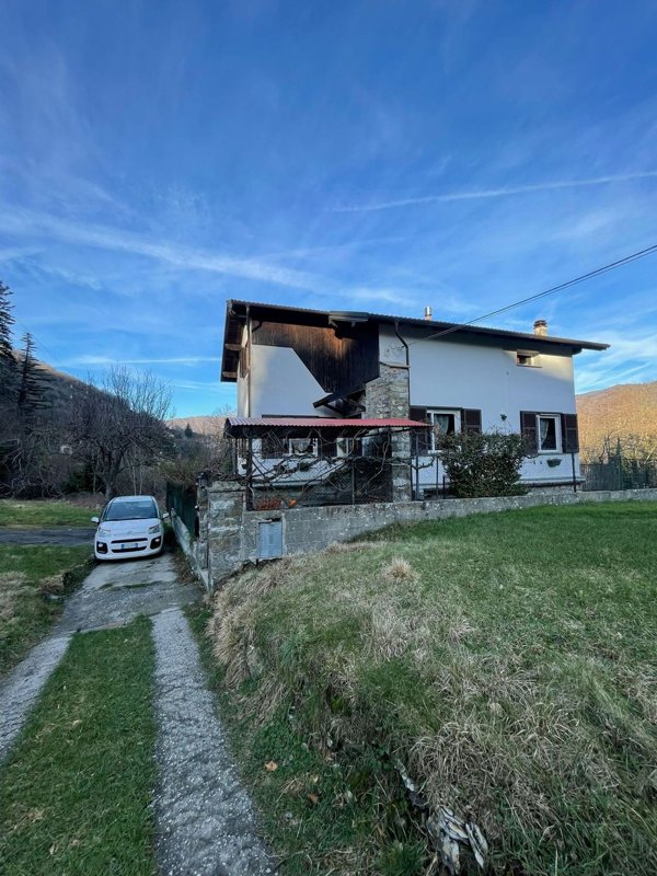casa indipendente in vendita a Davagna