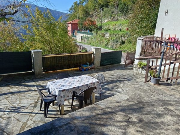 appartamento in vendita a Davagna in zona Rosso