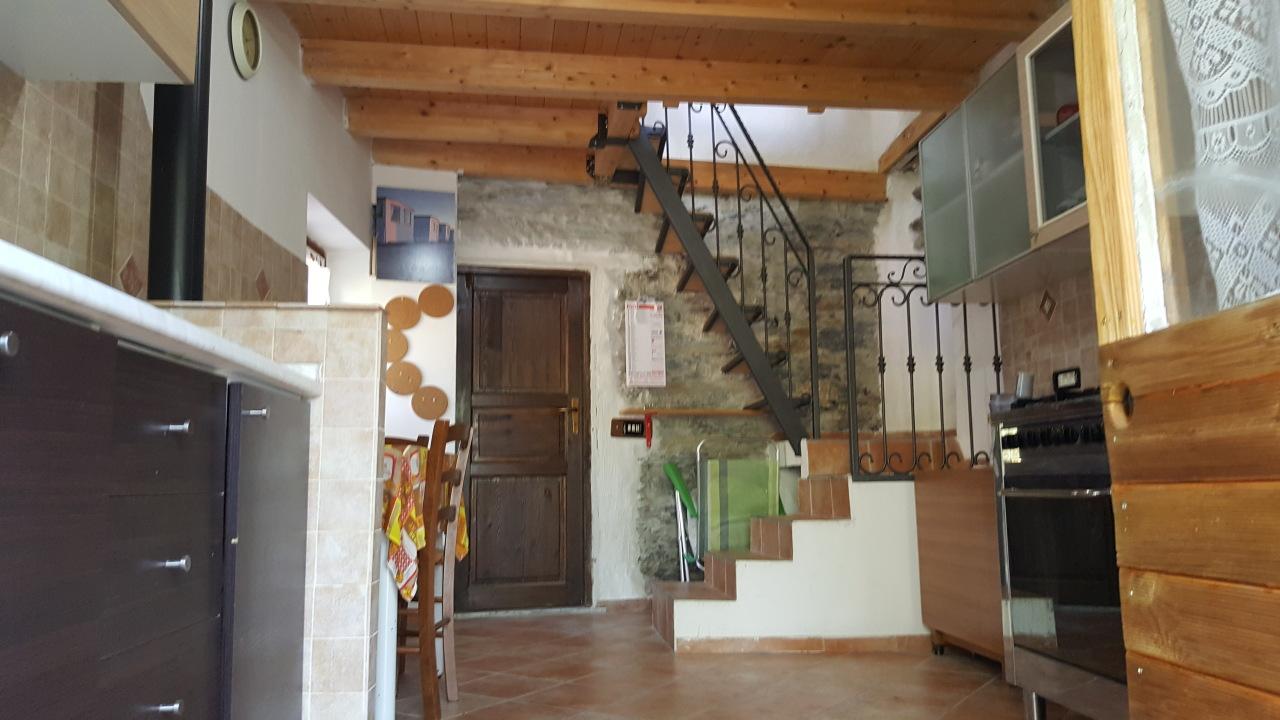 esavano in vendita a Davagna in zona Rosso