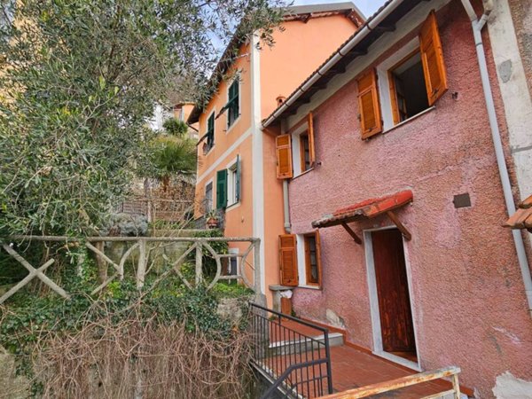 casa indipendente in vendita a Davagna in zona Moranego