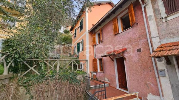 casa indipendente in vendita a Davagna in zona Moranego