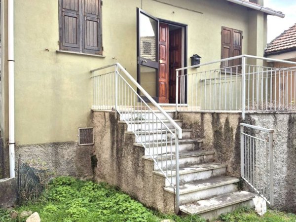 casa indipendente in vendita a Davagna