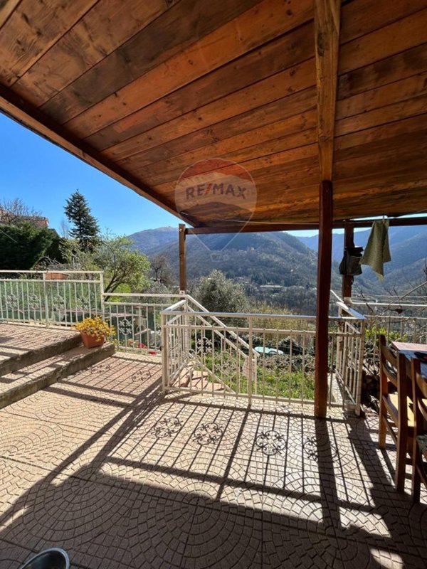 casa indipendente in vendita a Davagna