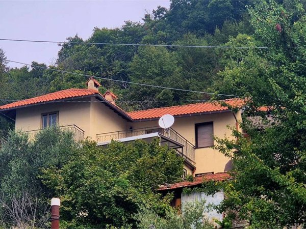 casa indipendente in vendita a Davagna