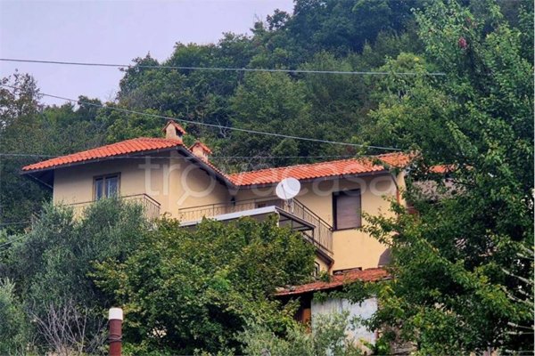 casa indipendente in vendita a Davagna