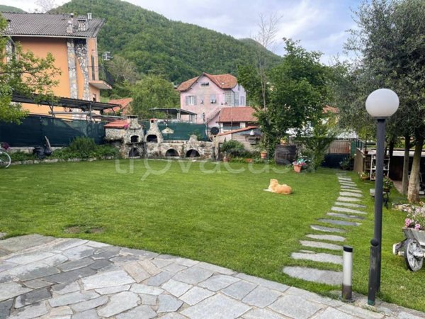 casa indipendente in vendita a Davagna
