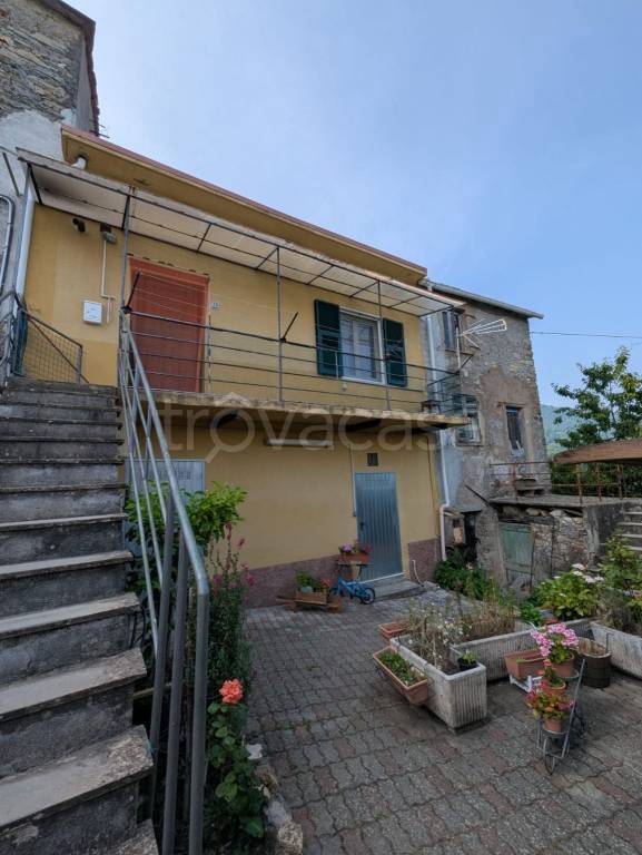 casa indipendente in vendita a Davagna