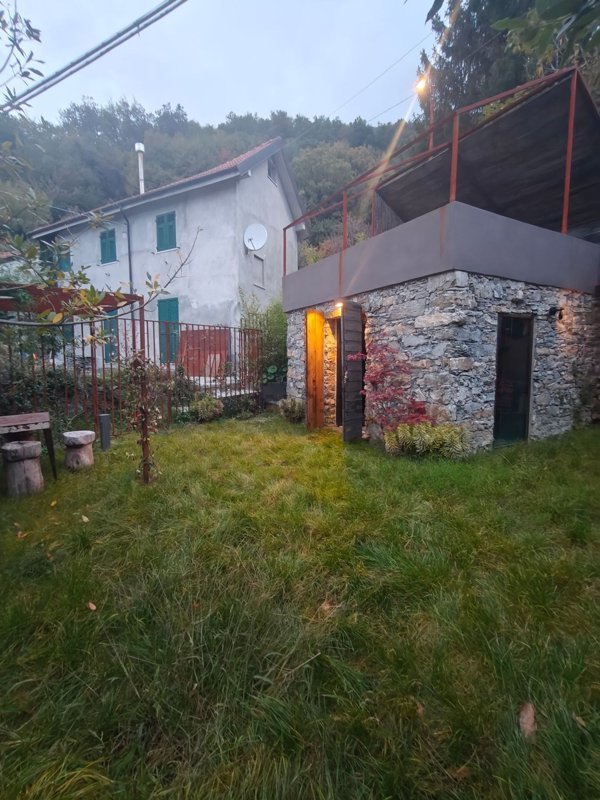 casa indipendente in vendita a Davagna in zona Moranego