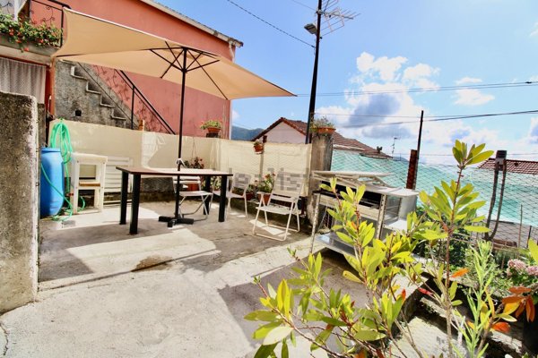 appartamento in vendita a Davagna in zona Calvari