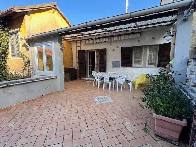 casa indipendente in vendita a Davagna