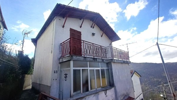 casa indipendente in vendita a Davagna