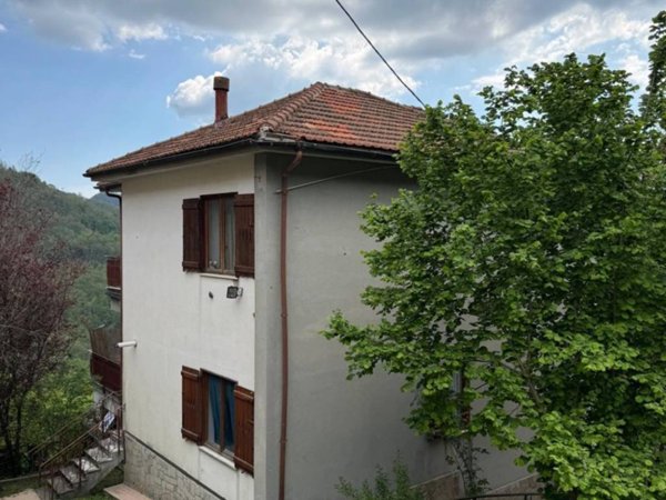 casa indipendente in vendita a Davagna