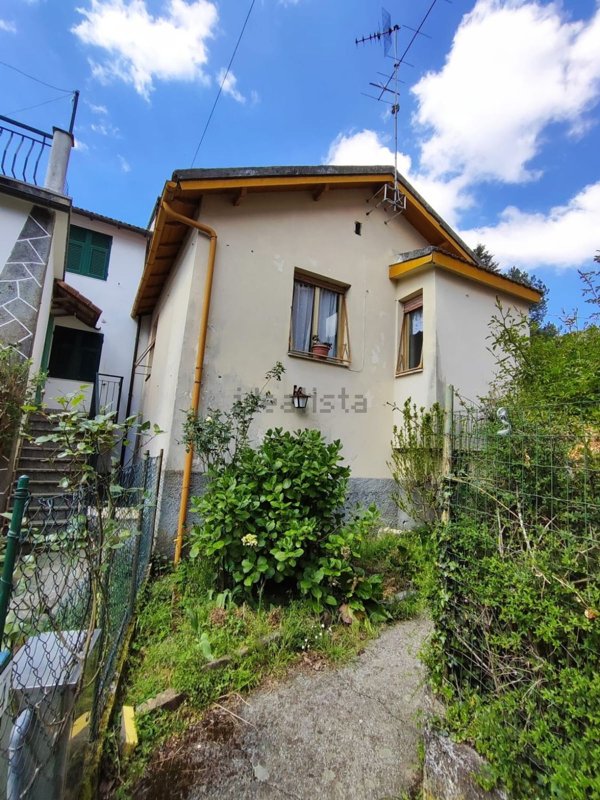 casa indipendente in vendita a Davagna
