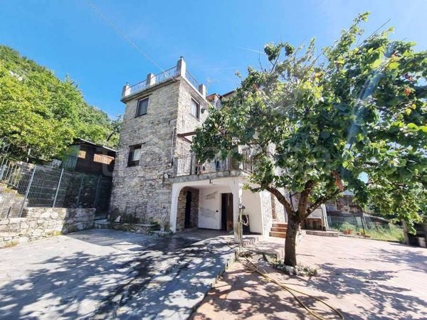 casa indipendente in vendita a Davagna