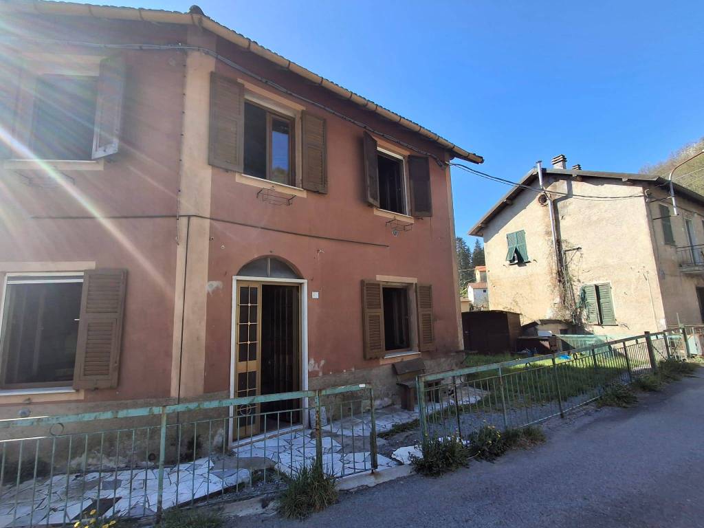 casa indipendente in vendita a Davagna