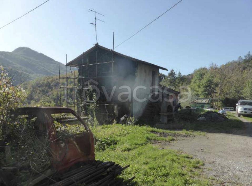 casa indipendente in vendita a Davagna in zona Moranego