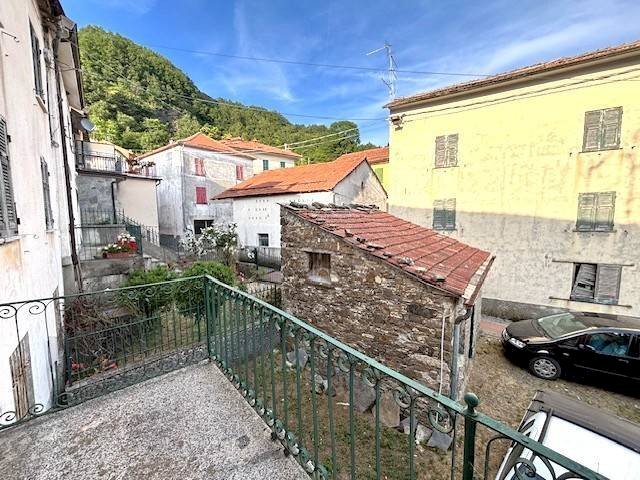 casa indipendente in vendita a Fascia in zona Cassingheno