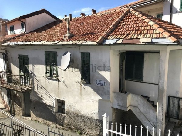 appartamento in vendita a Fascia in zona Carpeneto