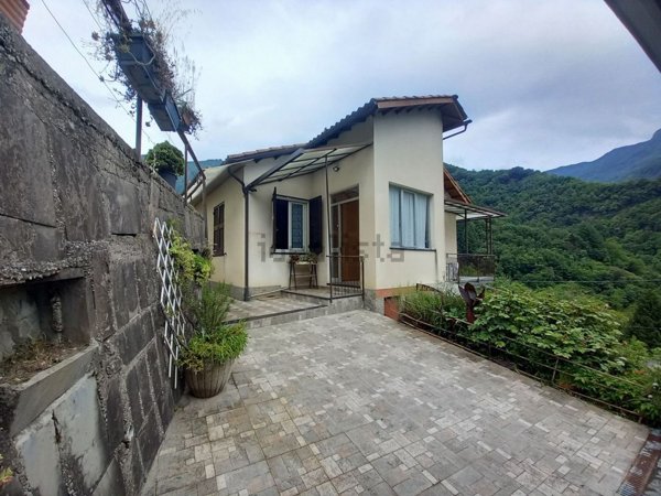 casa indipendente in vendita a Favale di Malvaro