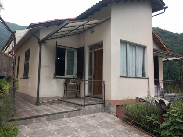 casa indipendente in vendita a Favale di Malvaro in zona Castello
