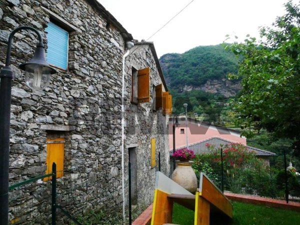 appartamento in vendita a Favale di Malvaro in zona Castello