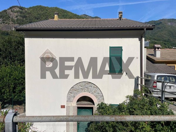 casa indipendente in vendita a Favale di Malvaro in zona Castello