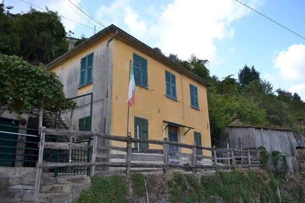 casa indipendente in vendita a Favale di Malvaro in zona Monteghirfo
