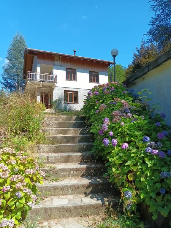 casa indipendente in vendita a Fontanigorda