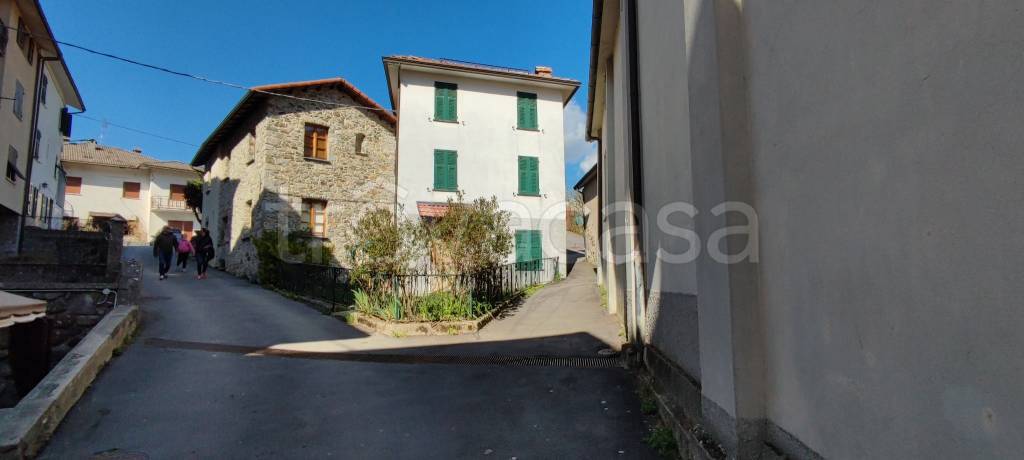 casa indipendente in vendita a Fontanigorda