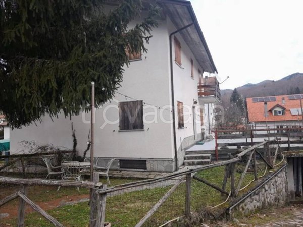 casa indipendente in vendita a Fontanigorda