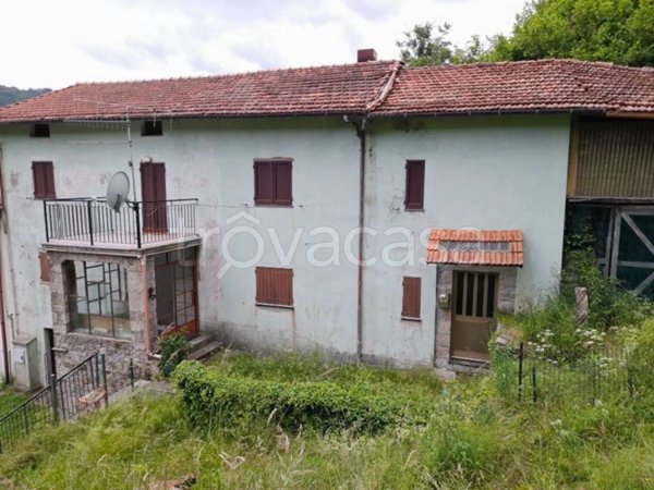 casa indipendente in vendita a Fontanigorda