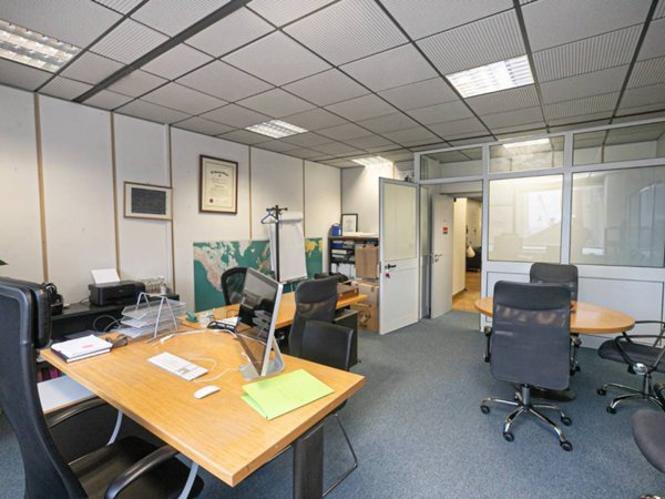 ufficio in vendita a Genova in zona Sampierdarena