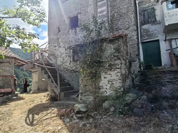 casa semindipendente in vendita a Genova in zona Acquasanta
