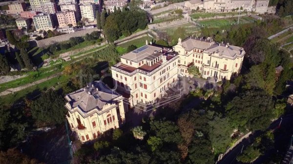 casa indipendente in vendita a Genova in zona Castelletto