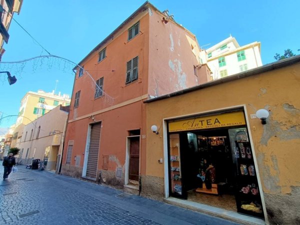 locale commerciale in vendita a Genova in zona Palmaro / Pra'