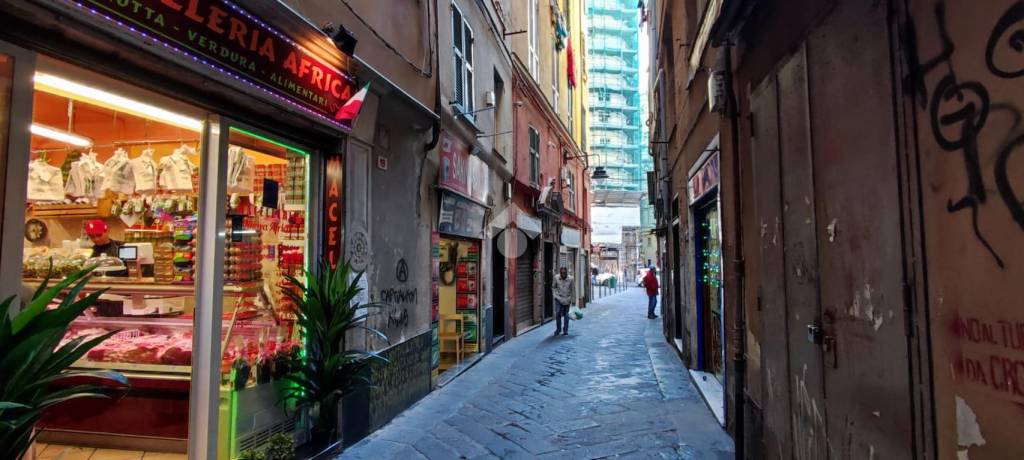 locale commerciale in vendita a Genova in zona Sottoripa / Maddalena / Molo