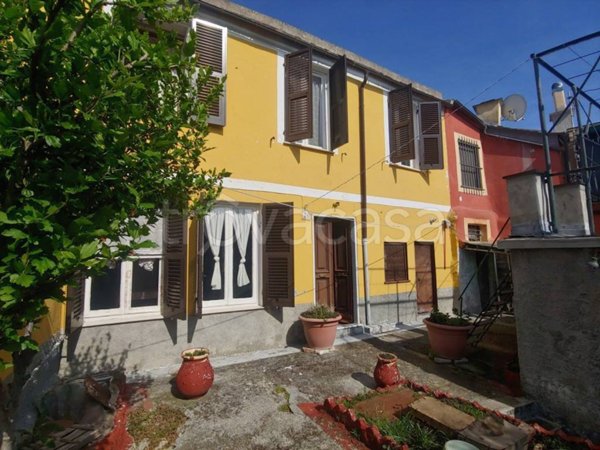 casa indipendente in vendita a Genova in zona Apparizione