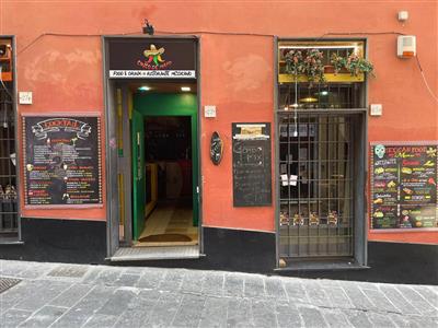 locale commerciale in vendita a Genova in zona Centro Storico